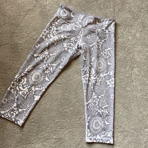 Lulu Wunder Under Crop original,  Luon fabric